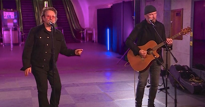 Bono et The Edge de U2 chantent la paix dans le métro de Kyiv